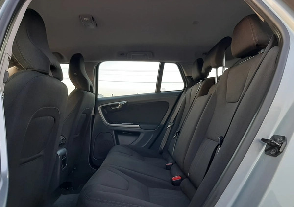 Volvo V60 cena 26900 przebieg: 217730, rok produkcji 2011 z Opatów małe 277